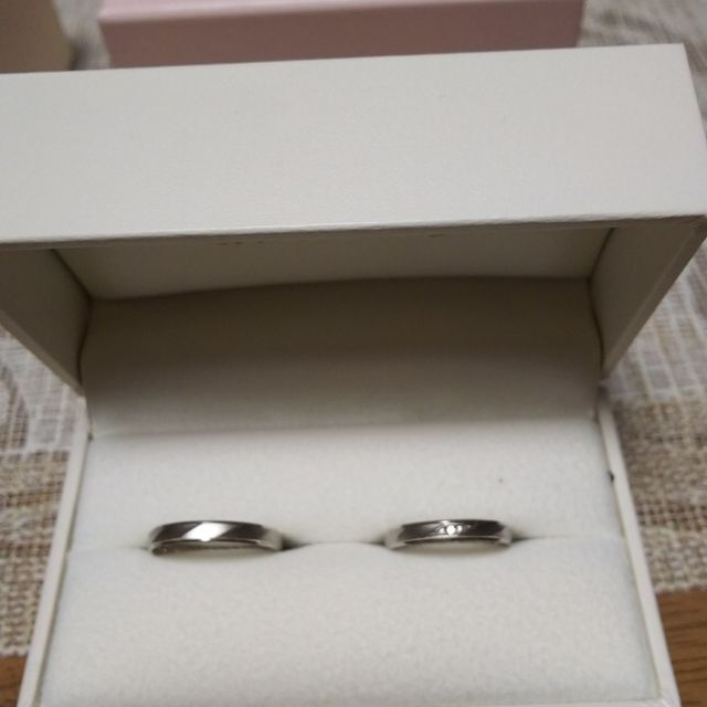 【insembre(インセンブレ)の口コミ】 結婚10年目の記念に考えていた指輪なので、あまり光りすぎない、艶消しを…