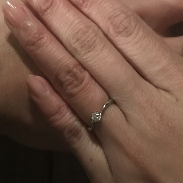 【銀座ダイヤモンドシライシの口コミ】 ゼクシィカウンターからの紹介で伺い、紹介された当日、運良くブライダル…