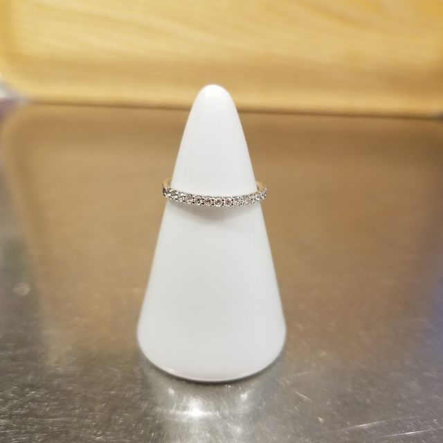 【Ponte Vecchio(ポンテヴェキオ)の口コミ】 結婚指輪のジャンルですが、石ありなので婚約指輪として購入。
他で購入予…