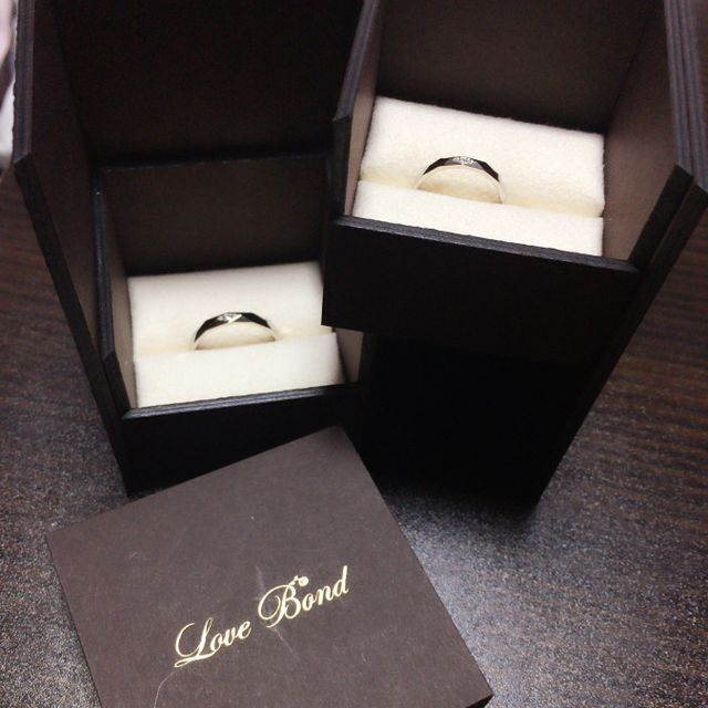 【Love Bond(ラブボンド)の口コミ】 変わったデザインに惹かれ一目惚れしました。
この指輪を見つけるまではシ…