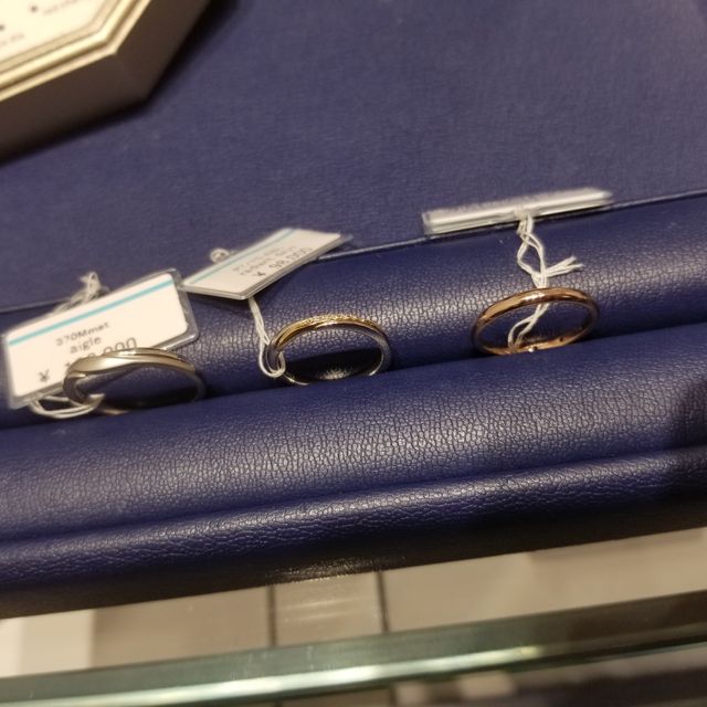 【銀座ダイヤモンドシライシの口コミ】 結婚式場の提携してる指輪屋さんだったため、10%の割引がありました。
マ…