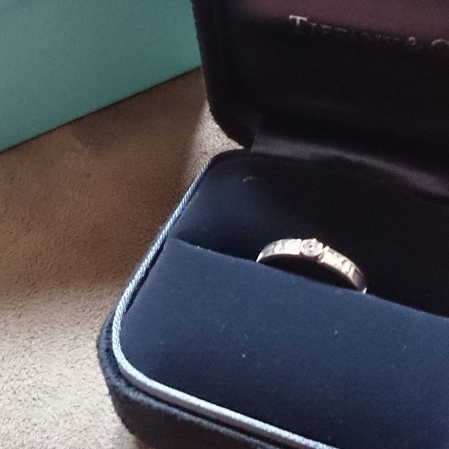 【ティファニー(Tiffany & Co.)の口コミ】 丸1日がかりで試着して歩きました。
決めかねる私に、最終的には夫が、ブ…