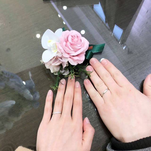 【ヴァンドーム青山(VENDOME AOYAMA)の口コミ】 指が綺麗に見えるウェーブ型でダイヤモンドがついていてなおかつ細身のデ…