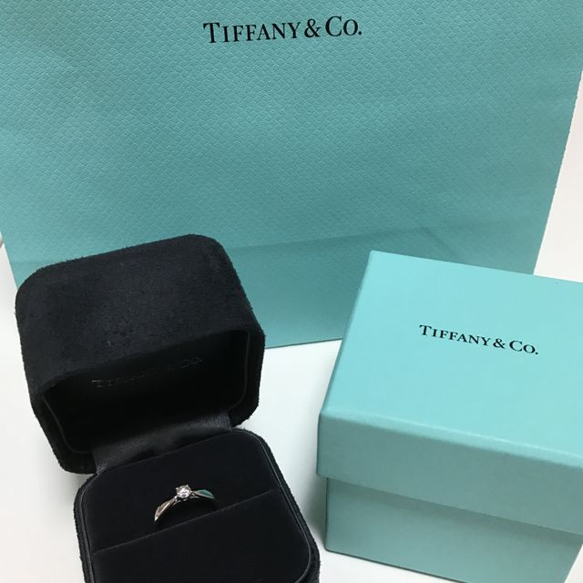 【ティファニー(Tiffany & Co.)の口コミ】 まず有名ブランドであることが1番の決め手です。また、交際当初から誕生日…