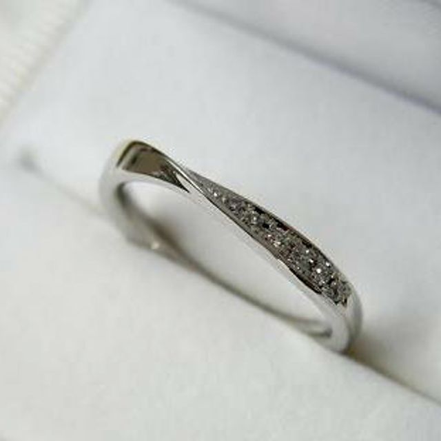 【BRILLIANCE+(ブリリアンスプラス)の口コミ】 ここの指輪はいくつかデザインがあるのですが、特にこの指輪がダイヤモン…