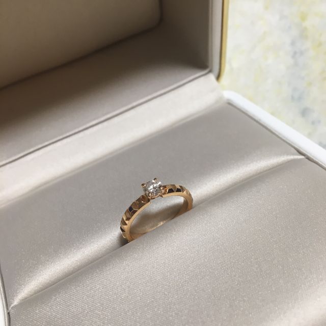 【ブシュロン(BOUCHERON)の口コミ】 結婚指輪をBOUCHERONでペアで揃えたく、婚約指輪もそれに合わせて探してい…