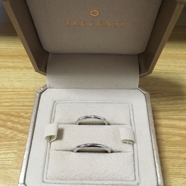 【TRECENTI(トレセンテ)の口コミ】 ありそうでないデザインです！
ダイヤが３石、間隔を開けて並んでいるデザ…