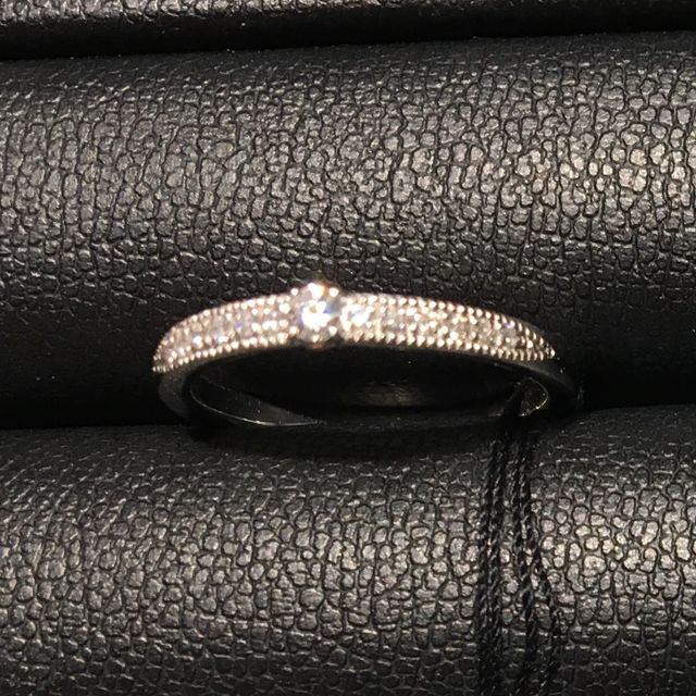 【エクセルコダイヤモンド(EXELCO DIAMOND)の口コミ】 とにかくキラキラしてて、はめててずっと眺めたくなりました。他の指輪も…