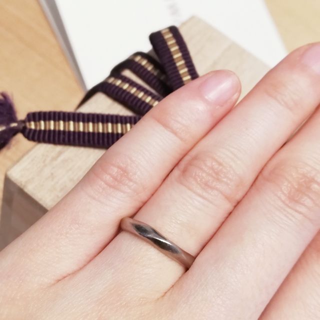 【俄(にわか)の口コミ】 女性らしい格好や物は得意でないので、キラキラしておらず、石がついてい…