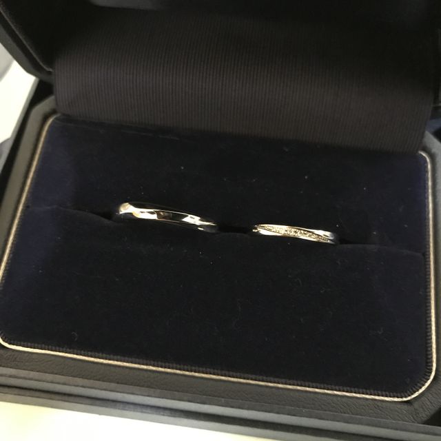 【銀座ダイヤモンドシライシの口コミ】 はじめはシンプルなデザインのものを希望していましたが、何種類か指輪を…