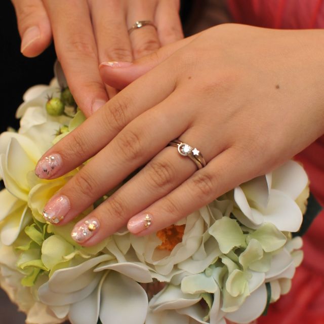 【STAR JEWELRY(スタージュエリー)の口コミ】 結婚指輪と婚約指輪を重ねると、月と星になること。結婚指輪の星のデザイ…