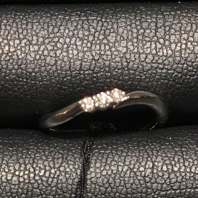 【エクセルコダイヤモンド(EXELCO DIAMOND)の口コミ】 ダイヤモンドがとても綺麗な作りでした。メレダイヤの埋め込みとは違い、…