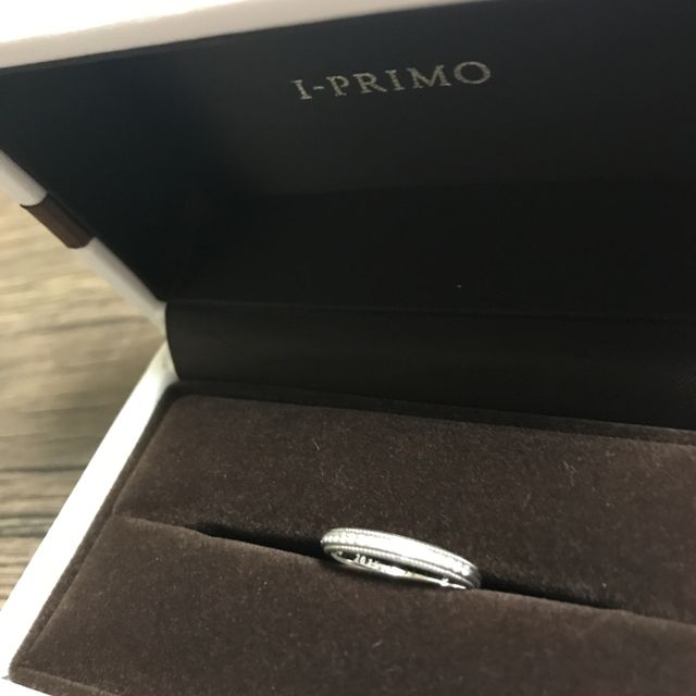 【アイプリモ(I-PRIMO)の口コミ】 シンプルなストレートのラインの指輪を探していました。シンプルなだけで…