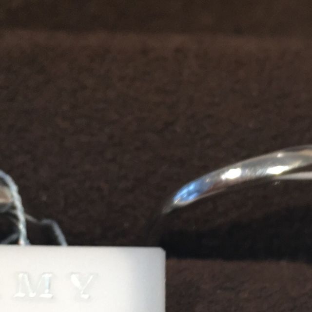 【CHARMY(チャーミー)の口コミ】 ダイヤが入っていてとても綺麗な指輪です。メンズの指輪も太すぎず細すぎ…