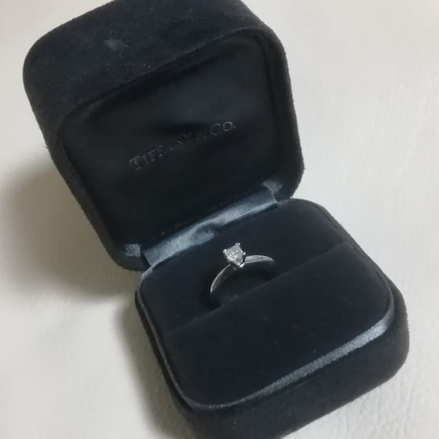 【ティファニー(Tiffany & Co.)の口コミ】 大人っぽく上品なデザインの物を探していました。シンプルなプリンセスカ…