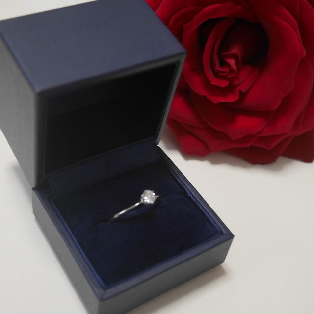 【銀座ダイヤモンドシライシの口コミ】 プロポーズの時に貰ったものですが、
お値段以上のダイアモンドの質と、
…