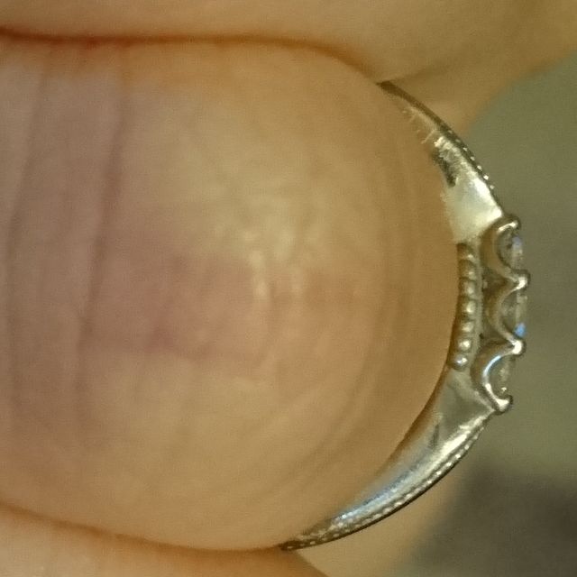 【エクセルコダイヤモンド(EXELCO DIAMOND)の口コミ】 色々迷いましたが、一番の購入の決めては横から見たときの冠の形です。普…