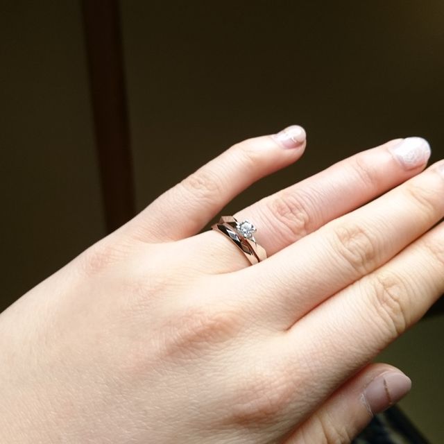 【ブシュロン(BOUCHERON)の口コミ】 デザインはシンプルで、飽きのきにくい物が良かったので、そこである程度…