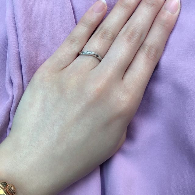 【銀座ダイヤモンドシライシの口コミ】 婚約指輪は買わず、結婚指輪のみの購入だったので、キラキラしたダイヤの…