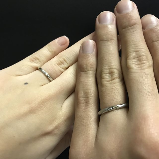 【エクセルコダイヤモンド(EXELCO DIAMOND)の口コミ】 ダイヤモンドの質の高さと細かなミル打ちの美しさに魅かれました。フラン…