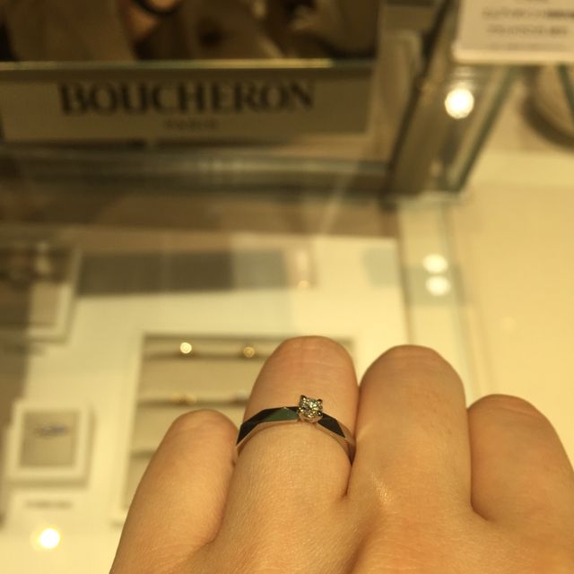 【ブシュロン(BOUCHERON)の口コミ】 ファセットのデザインを元々彼が気に入っていたこともあり、試着に行きま…
