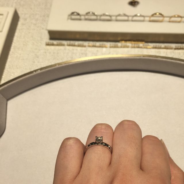 【ショーメ(CHAUMET)の口コミ】 年齢を問わず、いつまでも長く付けられそうなデザインだと思いました。ま…