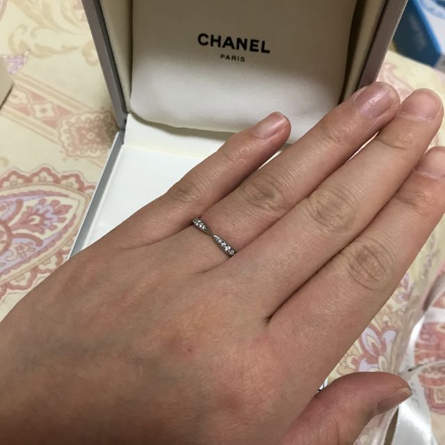 【シャネル(CHANEL)の口コミ】 女性側のデザインが可愛くて、女性らしさを感じさせるので良かったです。…