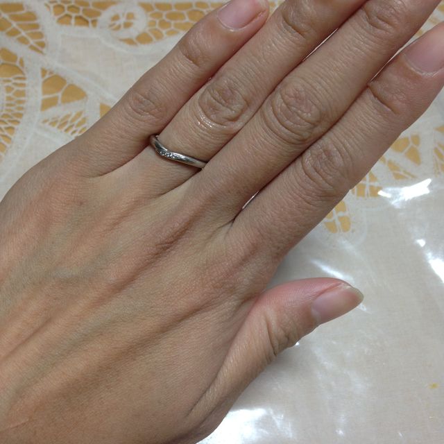 【アイプリモ(I-PRIMO)の口コミ】 結婚指輪を購入しようと2人で来店し男性でも長くつけれるシンプルな物を主…