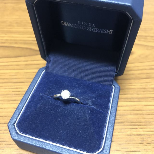 【銀座ダイヤモンドシライシの口コミ】 ダイヤモンドの輝きがすごく綺麗でした。婚約指輪はダイヤモンドが命だと…