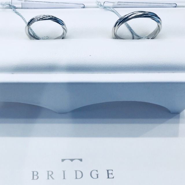 【BRIDGE(ブリッジ)の口コミ】 ブライダルリングにひねりを効かせたデザインはたくさんありますが、縄の…