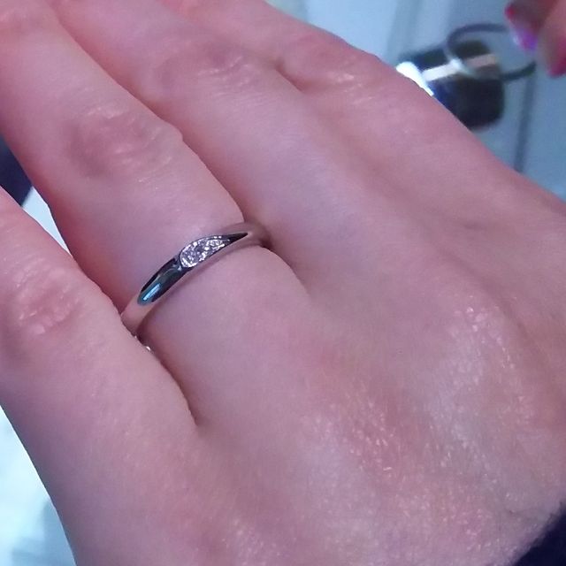 【THE KISS(ザ・キッス)の口コミ】 シンプルで二つあわせるとハートが浮かび上がるデザイン。
レディースには…