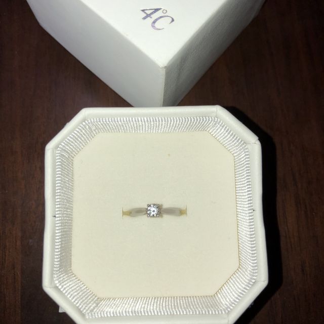 【4℃ BRIDAL(ヨンドシーブライダル)の口コミ】 一番重視していたのは、デザインのシンプルであること。普段から身に着け…