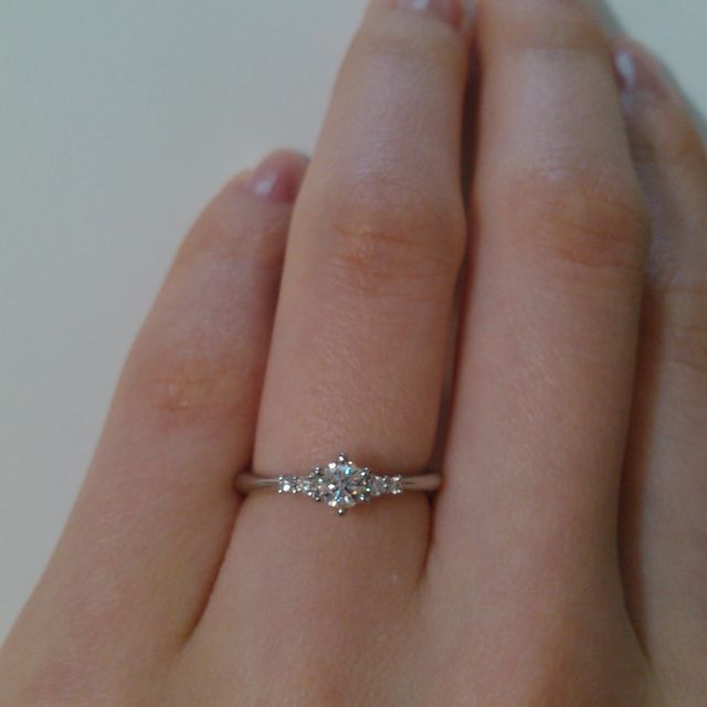 【アイプリモ(I-PRIMO)の口コミ】 一粒ダイヤのデザインではなく、周りに小さいメレダイヤがついているもの…