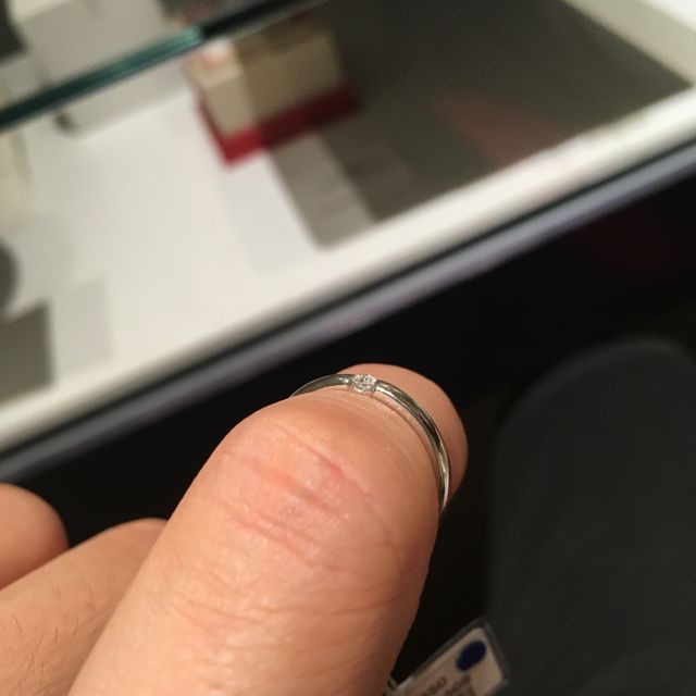 【銀座ダイヤモンドシライシの口コミ】 ズバリ、女性リングのダイヤです。
特殊技術により、側面が露出しており、…