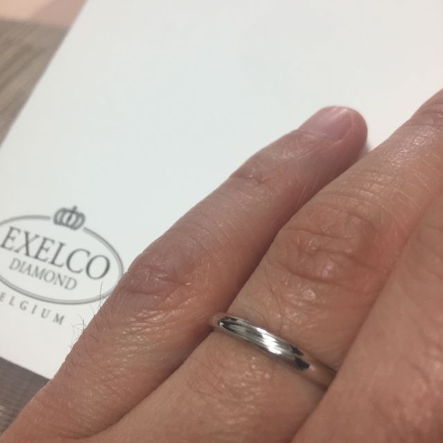 【エクセルコダイヤモンド(EXELCO DIAMOND)の口コミ】 まず、ペア感を大事にしたかった。その中でも、この指輪は、新婦の指輪が…