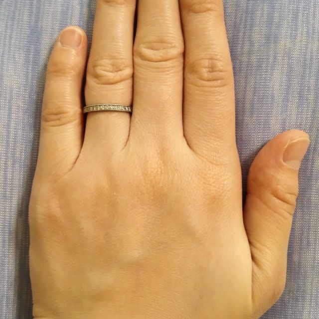 【ジュエリーツツミ(JEWELRY TSUTSUMI)の口コミ】 シンプルなデザインのものよりも石付きの指輪を探していました。小さなダ…