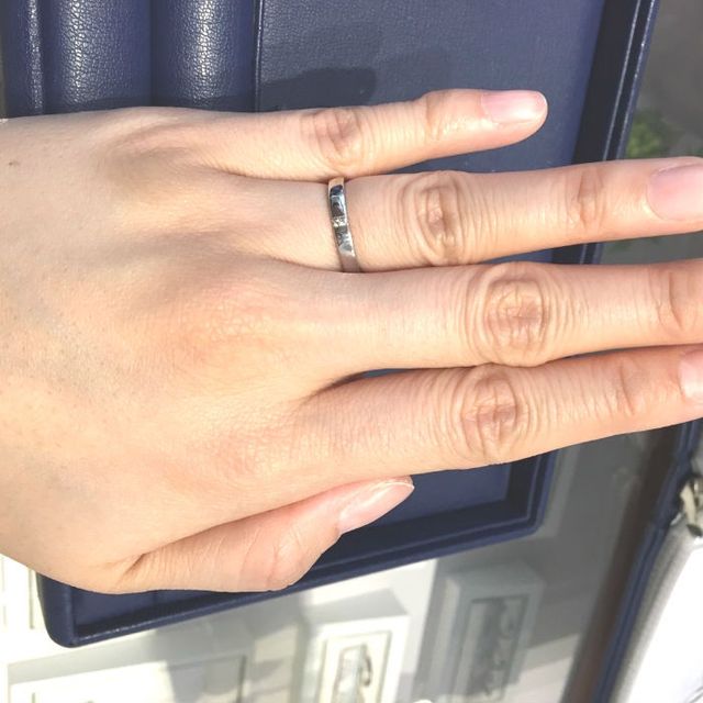 【銀座ダイヤモンドシライシの口コミ】 ダイヤモンドの輝きがキレイな為この指輪に決めました。ダイヤモンド自体…