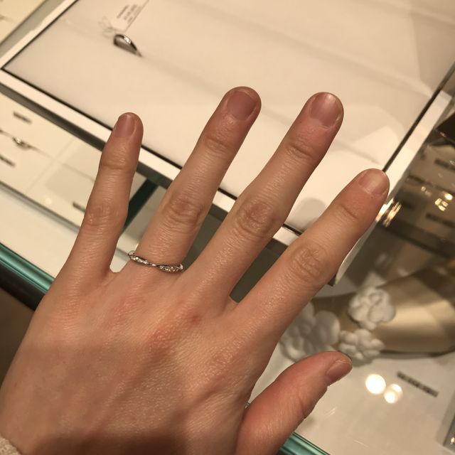 【シャネル(CHANEL)の口コミ】 他のブランドには無い個性的な見た目が気に入りました。
今回はハーフエタ…