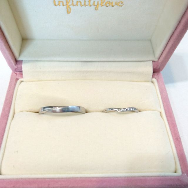 【BRIDGE(ブリッジ)の口コミ】 二人ともV字デザインを探してセレクトショップなど回っていたのですが、見…