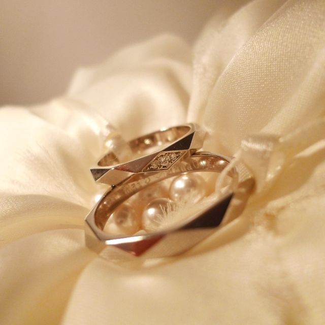 【ブシュロン(BOUCHERON)の口コミ】 カットが個性的で光に当たるととてもキラキラするデザインが購入の決め手…