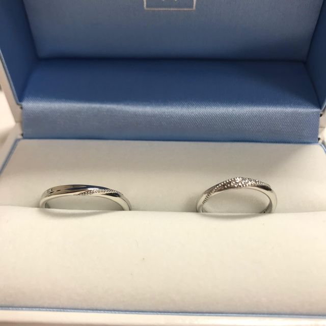 【GALA JEWELRY(ガラジュエリー)の口コミ】 予算以内で気に入ったデザインがあったため、購入しました。ペア価格でと…