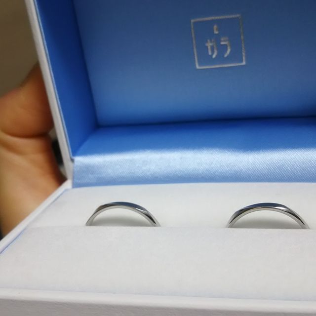 【GALA JEWELRY(ガラジュエリー)の口コミ】 つや消し加工でカットもお洒落。男性も着けやすいデザインだと思いました…
