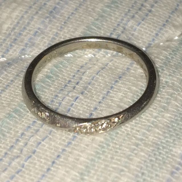 【voulez vous(ヴーレ・ヴー)の口コミ】 男性はシンプルな波のデザインで、女性は波のデザインの中に小さなダイヤ…