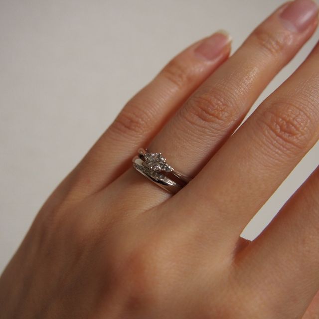 【PILOT BRIDAL(パイロットブライダル)の口コミ】 丈夫な指輪を探していてパイロットのピトーを見つけました。
実際に試着し…