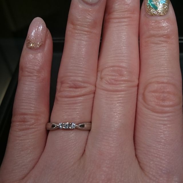 【エクセルコダイヤモンド(EXELCO DIAMOND)の口コミ】 ペアで探しており、人と被らないようなデザインを探していました。プラチ…