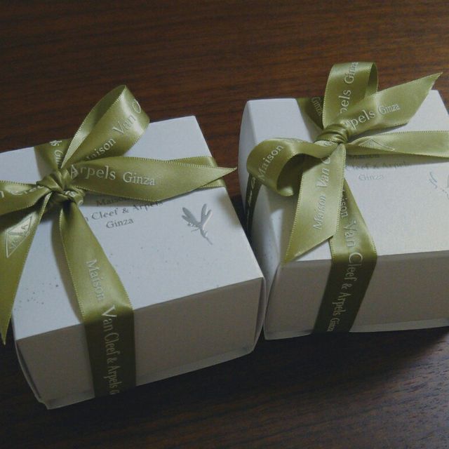 【ヴァン クリーフ＆アーペル(Van Cleef & Arpels)の口コミ】 ■アンフィニエトワールマリッジリング
3つのダイヤがとても可愛く、シンプ…