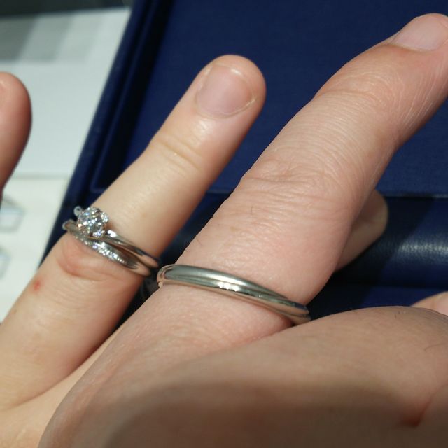 【銀座ダイヤモンドシライシの口コミ】 決め手は、投稿者、婚約者ともに気に入ったデザインだったということです…