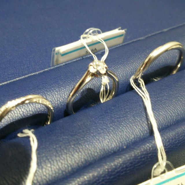 【銀座ダイヤモンドシライシの口コミ】 決め手は、投稿者、婚約者ともに気に入ったデザインだったということです…