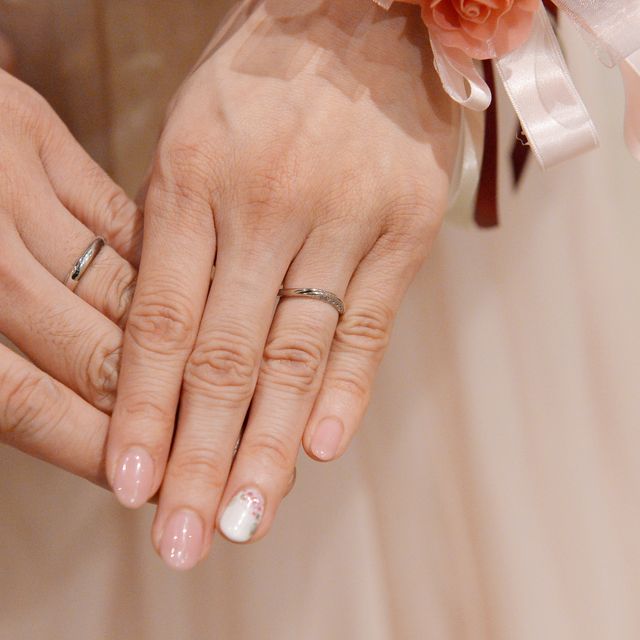 【Foulason(フレゾン)の口コミ】 一番の決め手はデザインです。春の挙式で、桜をテーマにしていた為、桜モ…