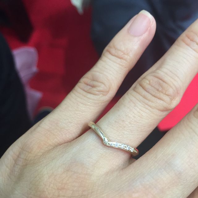 【杢目金屋(もくめがねや)の口コミ】 指輪のシルエットがとても素敵でした。普通はまっすぐのシルエットのデザ…